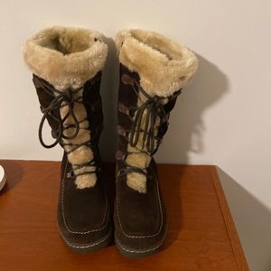 Baretraps fur boots size 8
